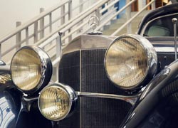 Scheinwerfer eines Oldtimers